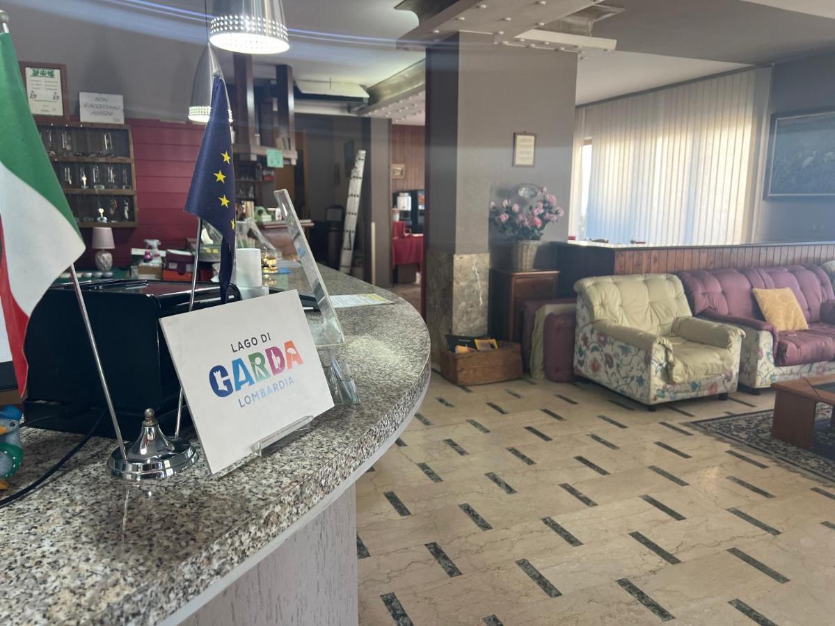 Hotel Primavera Дезенцано-дель-Гарда Экстерьер фото