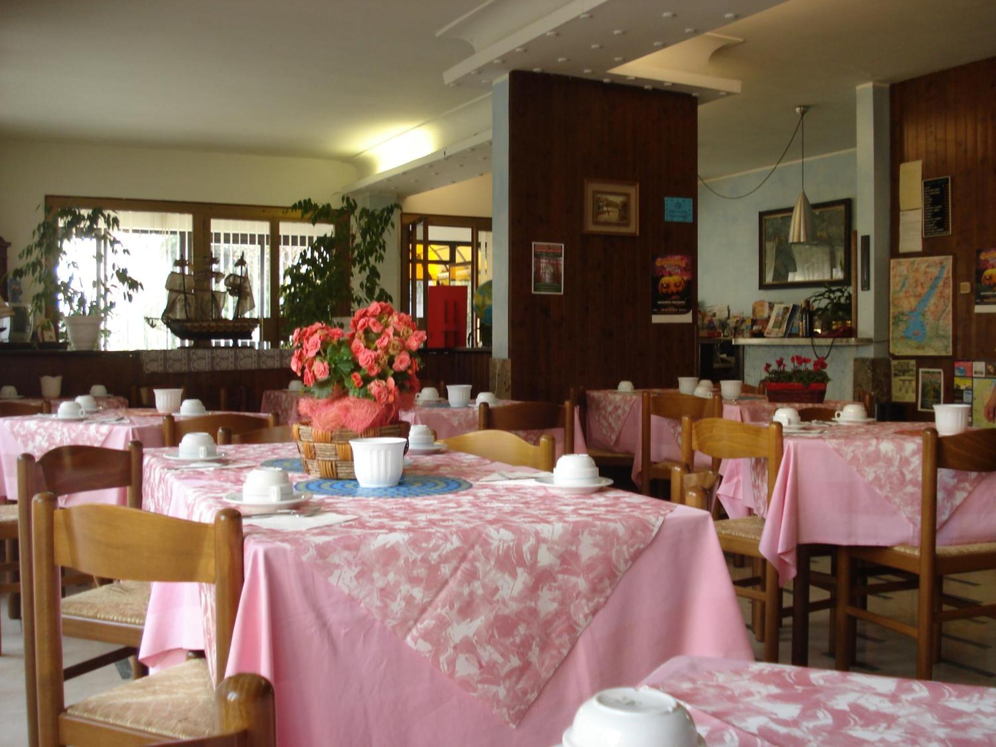 Hotel Primavera Дезенцано-дель-Гарда Экстерьер фото