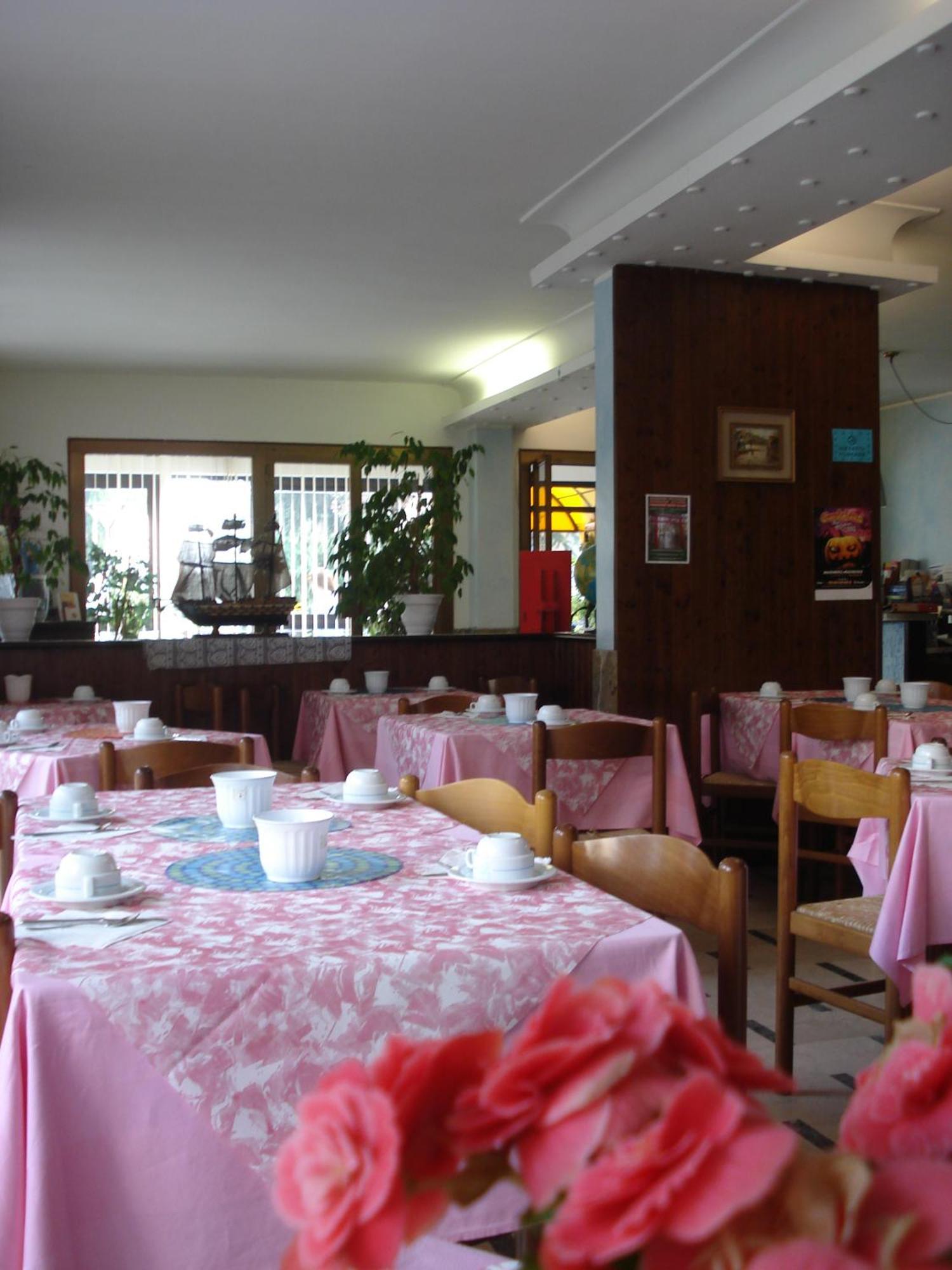 Hotel Primavera Дезенцано-дель-Гарда Экстерьер фото