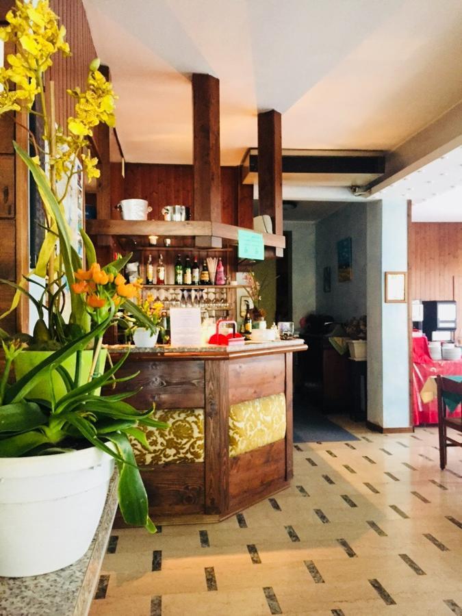 Hotel Primavera Дезенцано-дель-Гарда Экстерьер фото